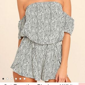 Lulus off-the-shoulder Romper Size S
